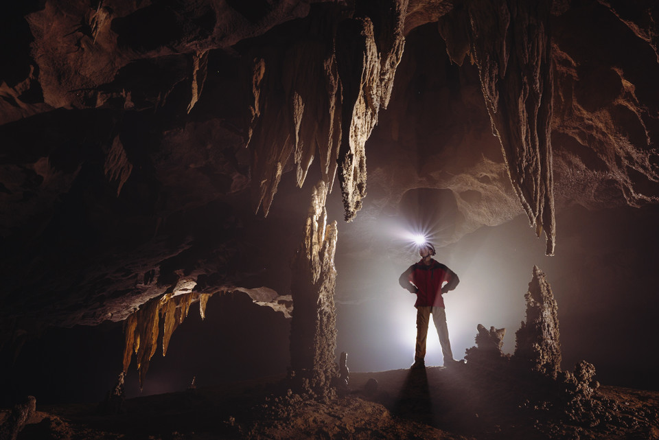 Những cột nhũ tuyệt đẹp trong hang Va. (Ảnh: Ngô Trần Hải An/Vietnam+)
