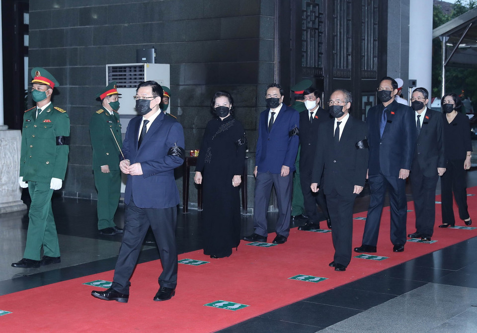  Đoàn Quốc hội do Chủ tịch Quốc hội Vương Đình Huệ dẫn đầu viếng Đại tướng Phùng Quang Thanh. (Ảnh: Trọng Đức/TTXVN)