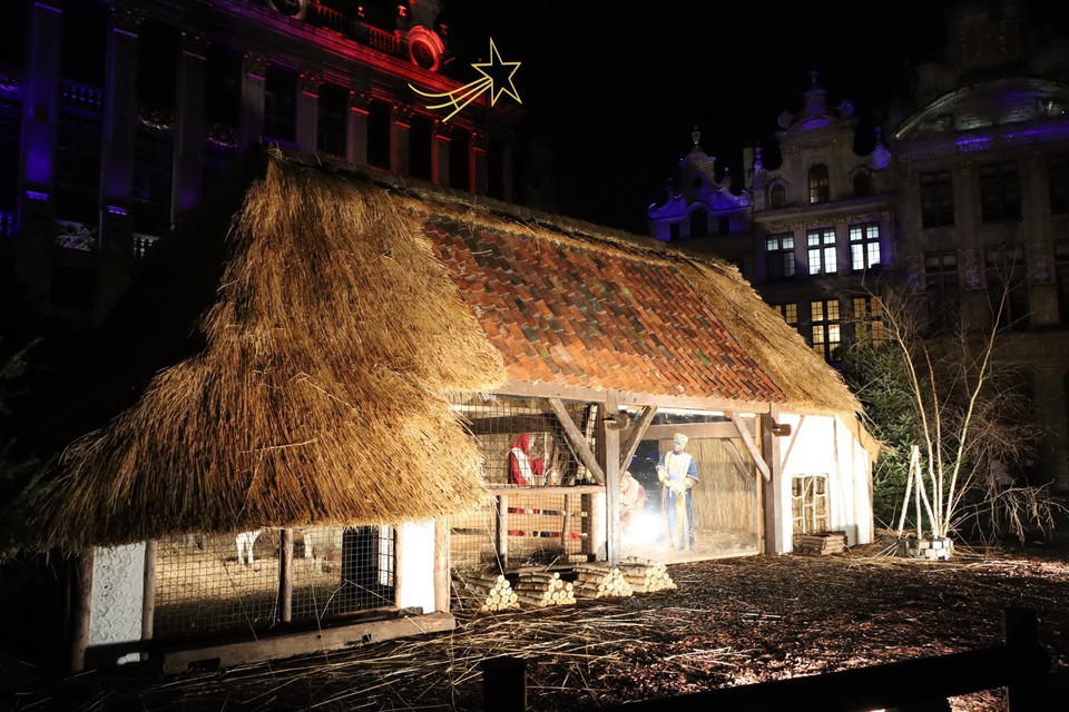 Lều cỏ được tái hiện tại Quảng trường Lớn - Grand Place ở thủ đô Brussels. (Ảnh: Hương Giang/TTXVN)