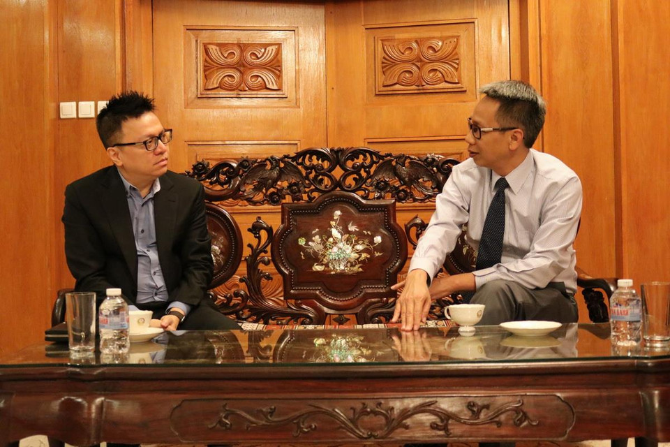 Ngày 12/6, Phó Tổng giám đốc TTXVN Lê Quốc Minh làm việc với Đại sứ Việt Nam tại Bulgaria Đoàn Tuấn Linh tại trụ sở Đại sứ quán Việt Nam ở Sofia. (Ảnh: Ngọc Biên/TTXVN) 