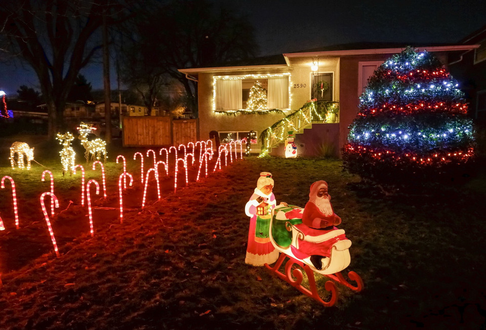  Ngôi nhà được trang hoàng rực rỡ đón Giáng sinh tại Vancouver, British Columbia, Canada, ngày 16/12/2021. (Ảnh: THX/TTXVN)