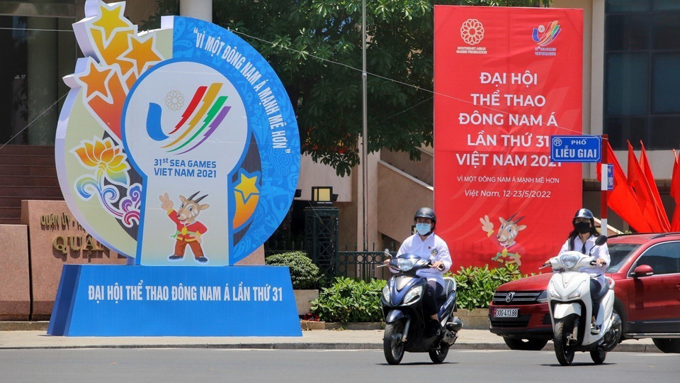 Ngã tư Liễu Giai với cụm mô hình và pano tuyên truyền SEA Games 31. (Ảnh: Tuấn Đức/TTXVN)
