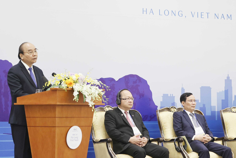 Sáng 27/7, tại thành phố Hạ Long, tỉnh Quảng Ninh, Chủ tịch nước Nguyễn Xuân Phúc dự và phát biểu tại Phiên họp thứ ba Hội đồng Tư vấn kinh doanh APEC (ABAC). (Ảnh: Thống Nhất/TTXVN)