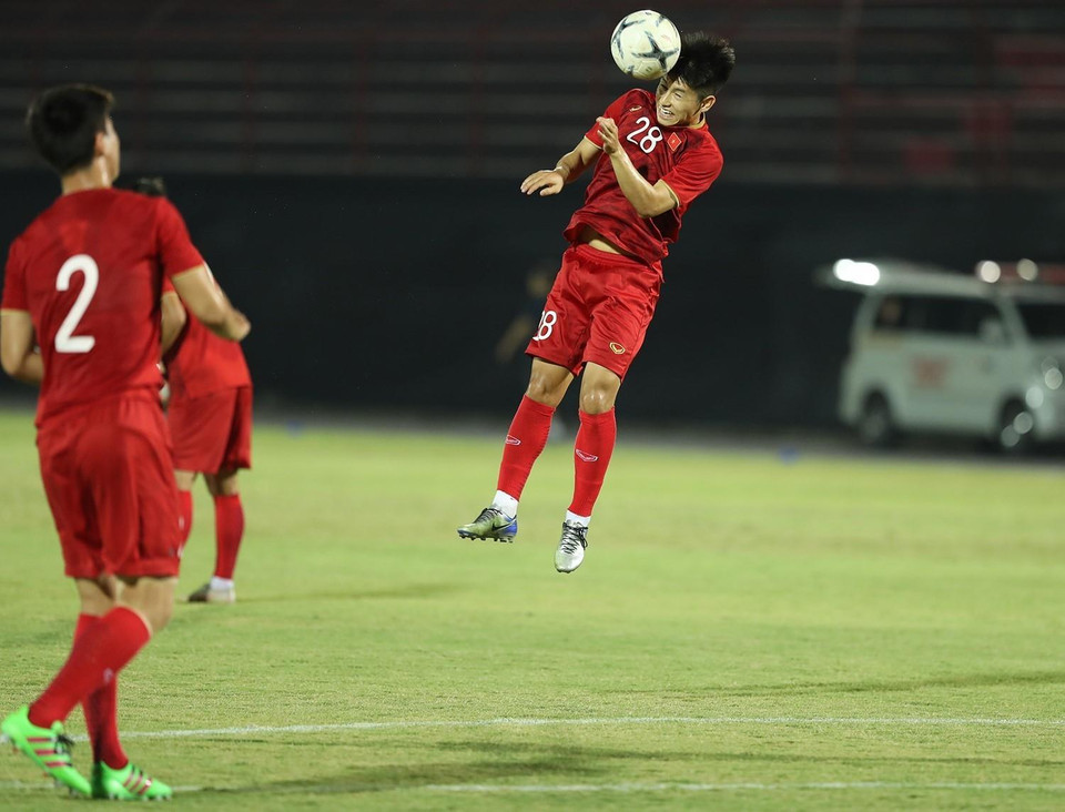 Tiền vệ Nguyễn Trọng Hùng (28). (Ảnh: Hoàng Linh/TTXVN)