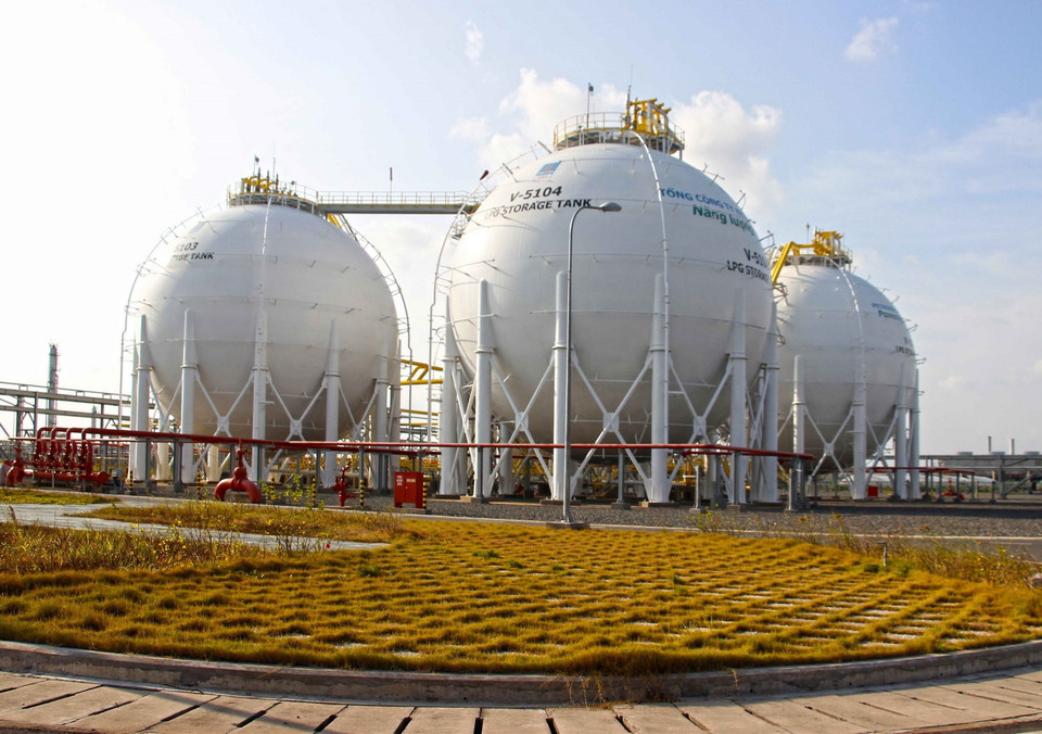 Công ty Khí Cà Mau tại cụm Công nghiệp Khí-Điện-Đạm Cà Mau (thuộc xã Khánh An, huyện U Minh), tạo ra nhiều sản phẩm đóng góp vào nền kinh tế Quốc gia cũng như địa phương. (Ảnh: Huỳnh Thế Anh/TTXVN)