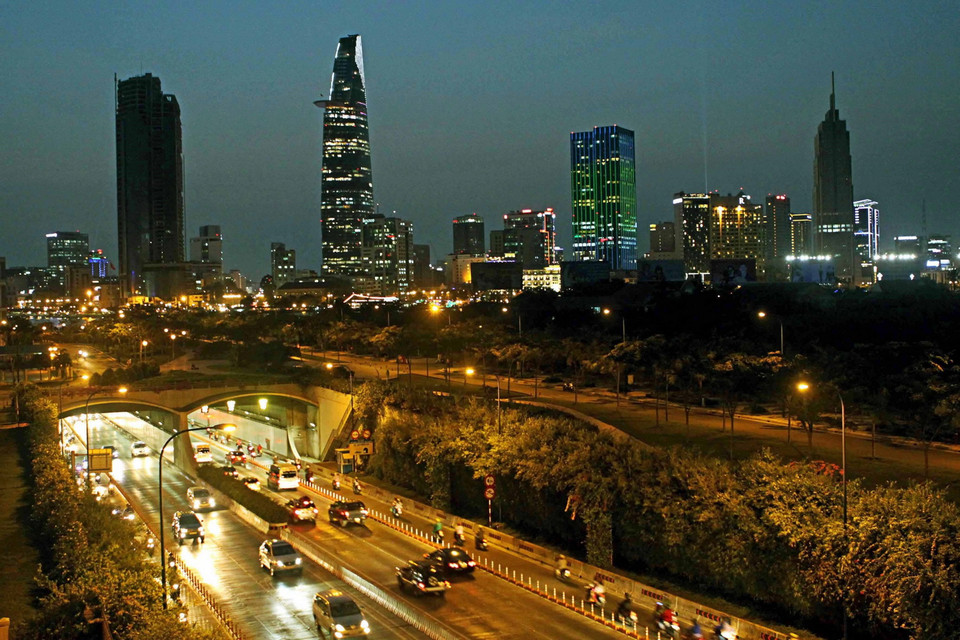 Hầm Thủ Thiêm là công trình hầm dìm đầu tiên được xây dựng tại Việt Nam, được thông xe vào tháng 11/2011. Đây là một phần trong dự án đại lộ Võ Văn Kiệt-Mai Chí Thọ, nối quận 1 với Khu đô thị mới Thủ Thiêm, quận 2. (Ảnh: Tràng Dương/TTXVN)