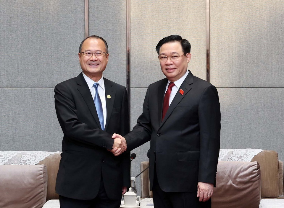 Chủ tịch Quốc hội Vương Đình Huệ tiếp ông Jonathan Choi, Chủ tịch Tập đoàn Sunwah. (Ảnh: Nhan Sáng/TTXVN)