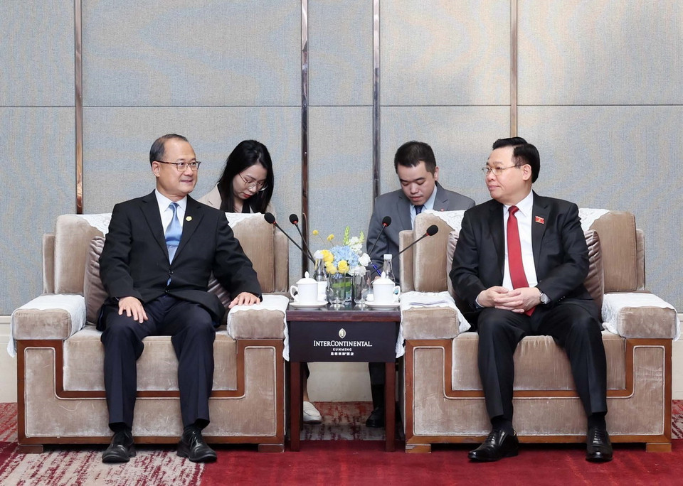 Chủ tịch Quốc hội Vương Đình Huệ tiếp ông Jonathan Choi, Chủ tịch Tập đoàn Sunwah. (Ảnh: Nhan Sáng/TTXVN)