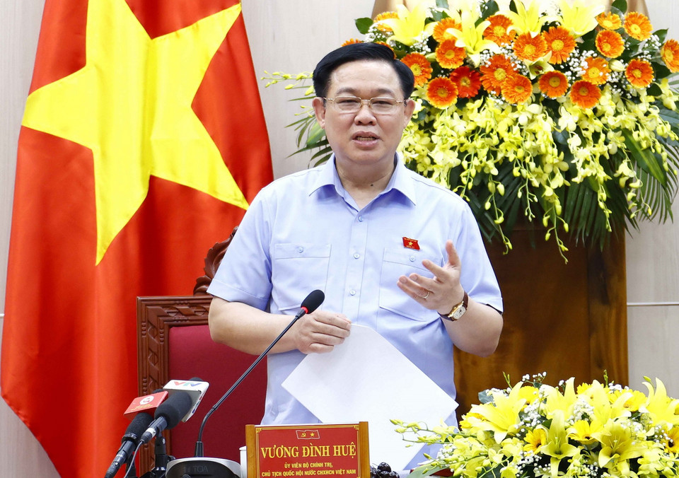 Chủ tịch Quốc hội Vương Đình Huệ phát biểu chỉ đạo buổi làm việc. (Ảnh: Doãn Tấn/TTXVN)