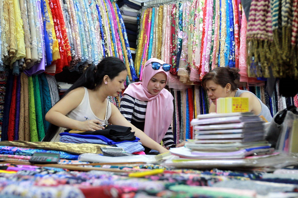 Cung cảnh buôn bán tấp nập tại chợ (Ảnh: Thanh Vũ/TTXVN)