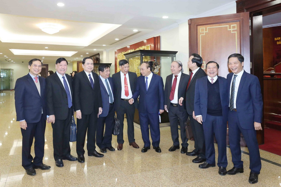 Thủ tướng Chính phủ Nguyễn Xuân Phúc với các Ủy viên Trung ương dự hội nghị. (Ảnh: Phương Hoa/TTXVN)