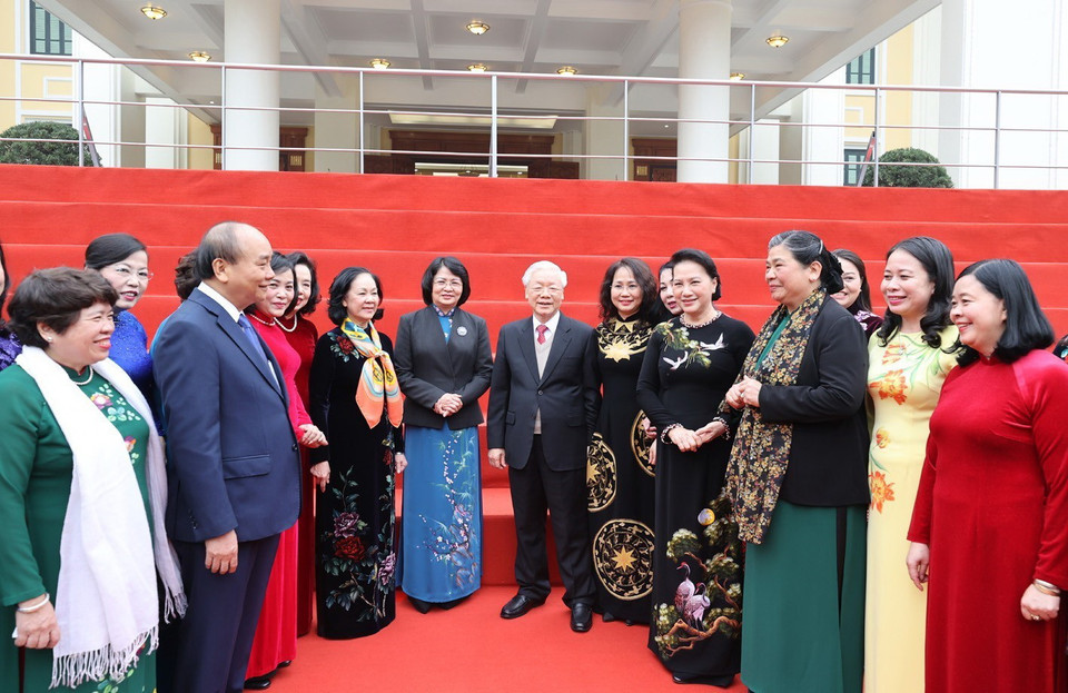 Tổng Bí thư, Chủ tịch nước Nguyễn Phú Trọng, Thủ tướng Nguyễn Xuân Phúc và Chủ tịch Quốc hội Nguyễn Thị Kim Ngân với các vị lãnh đạo Đảng, Nhà nước và các đại biểu dự Hội nghị. (Ảnh: Trí Dũng/TTXVN)