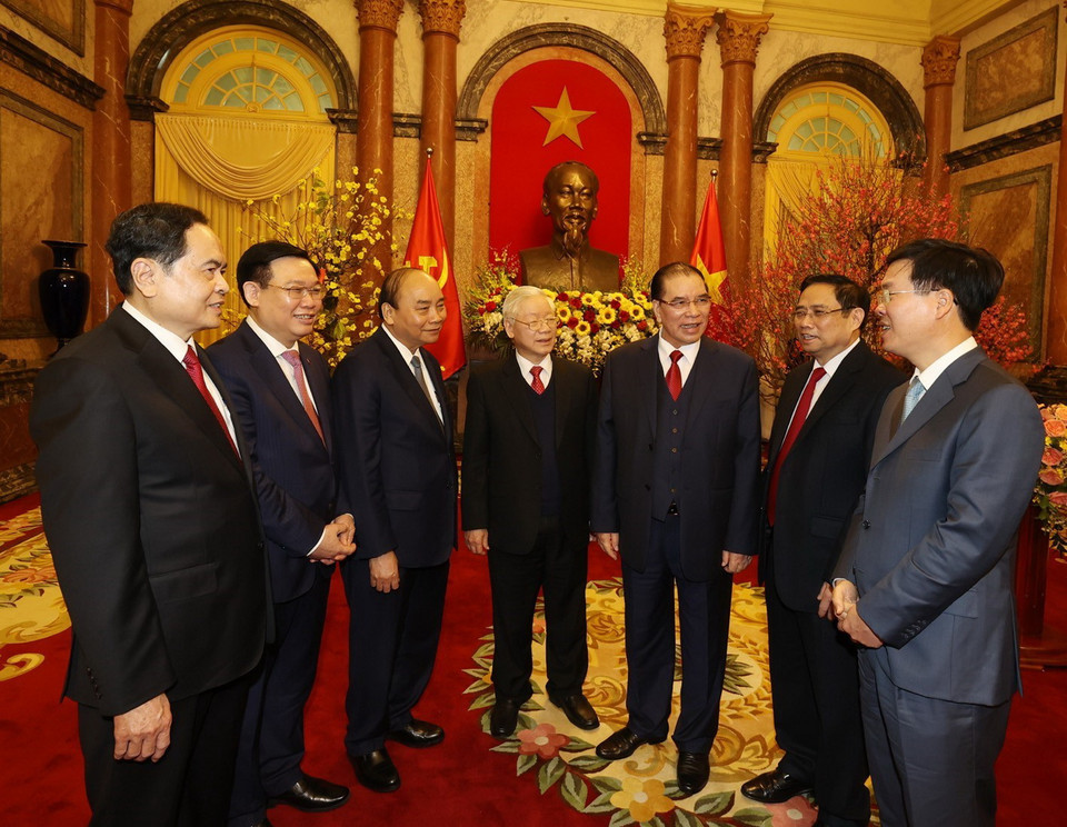 Tổng Bí thư, Chủ tịch nước Nguyễn Phú Trọng và Thủ tướng Nguyễn Xuân Phúc với các lãnh đạo và nguyên lãnh đạo Đảng, Nhà nước. (Ảnh: Trí Dũng/TTXVN)