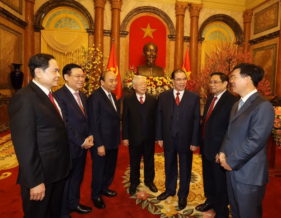 Tổng Bí thư, Chủ tịch nước Nguyễn Phú Trọng và Thủ tướng Nguyễn Xuân Phúc với các lãnh đạo và nguyên lãnh đạo Đảng, Nhà nước. (Ảnh: Trí Dũng/TTXVN)