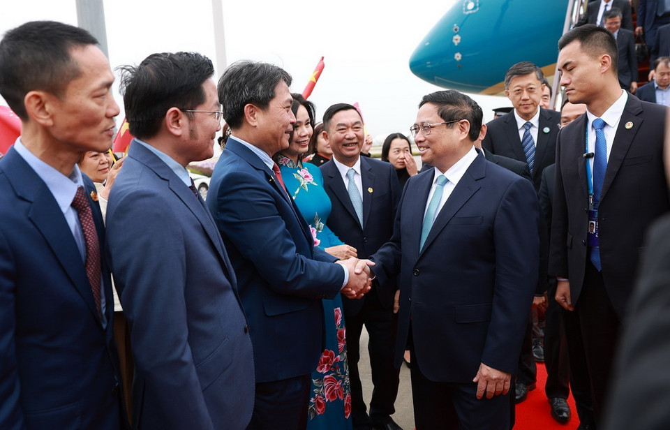 Lễ đón Thủ tướng Phạm Minh Chính đến Côn Minh, tỉnh Vân Nam bắt đầu chuyến tham dự Hội nghị Thượng đỉnh Hợp tác tiểu vùng Mekong mở rộng (GMS) lần thứ 8. (Ảnh: Dương Giang/TTXVN)