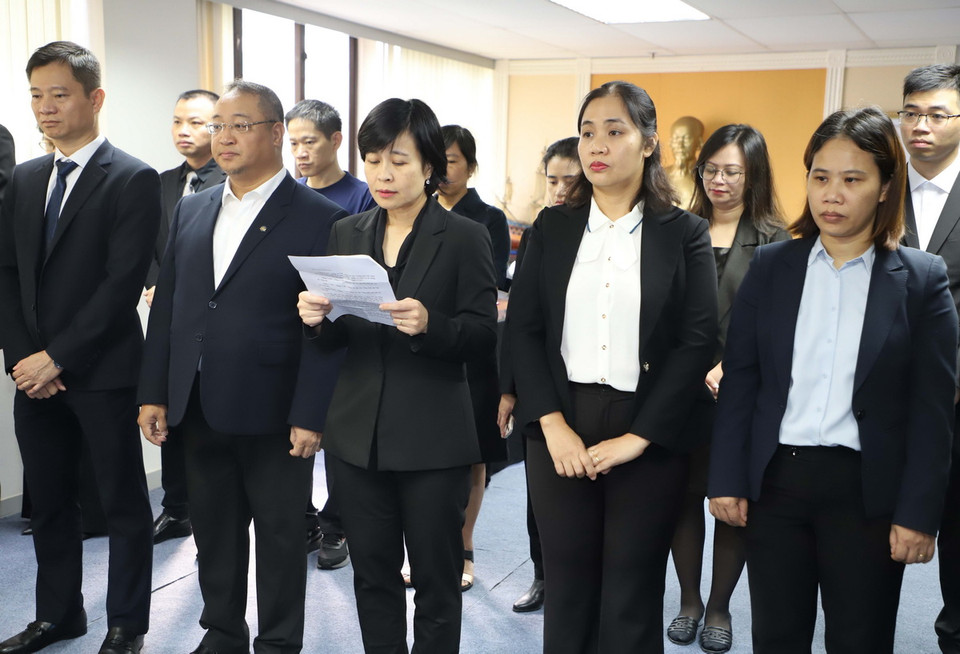 Tổng Lãnh sự Việt Nam tại Hong Kong và Macau Lê Đức Hạnh tại lễ viếng Tổng Bí thư Nguyễn Phú Trọng. (Ảnh: Xuân Vịnh/TTXVN)