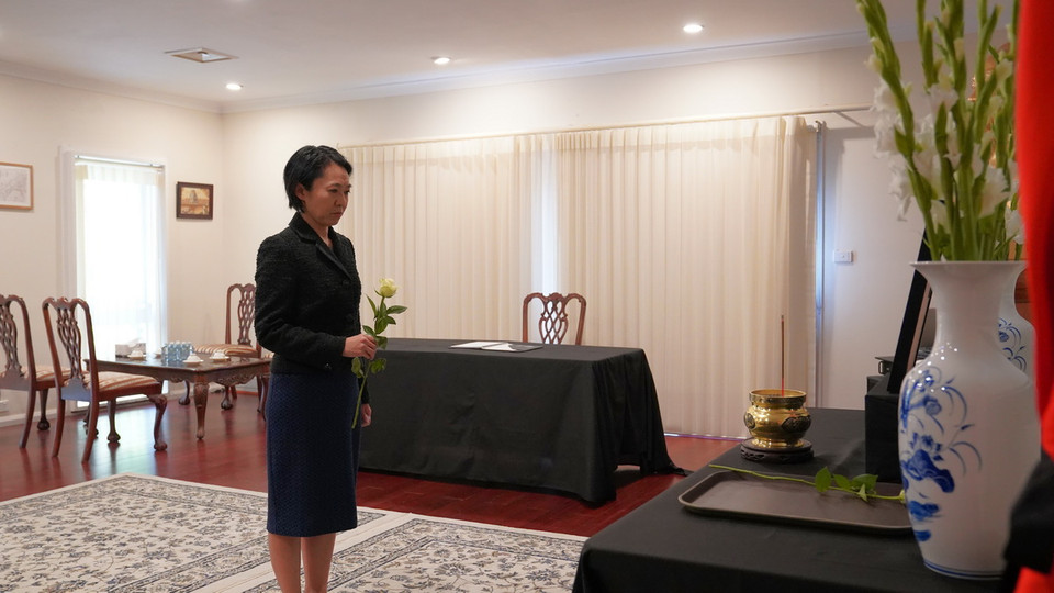 Thứ trưởng Bộ Ngoại giao và Thương mại Australia Michelle Chan viếng Tổng Bí thư Nguyễn Phú Trọng. (Ảnh: Lê Đạt/TTXVN)