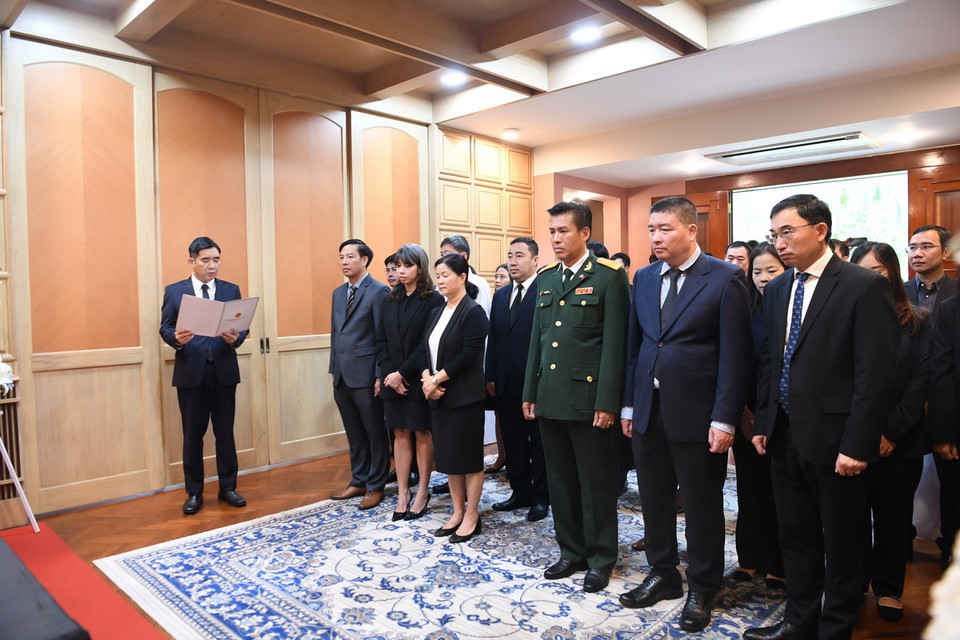 Đại sứ Việt Nam tại Thái Lan Phạm Việt Hùng tại lễ viếng Tổng Bí thư Nguyễn Phú Trọng. (Ảnh: Đỗ Sinh/TTXVN)