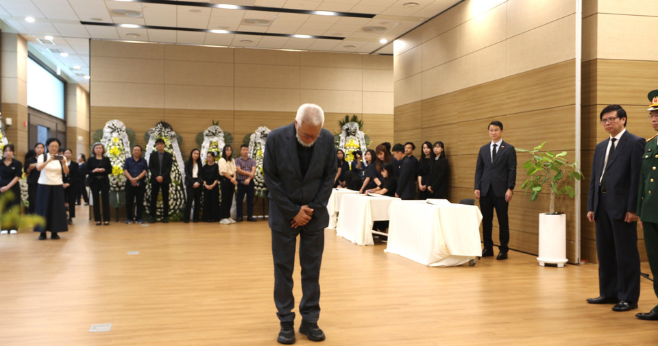 Ông Cho Chul-hyeon, tác giả cuốn sách “Tổng Bí thư Việt Nam Nguyễn Phú Trọng,” đến viếng. (Ảnh: Đức Thắng/TTXVN)