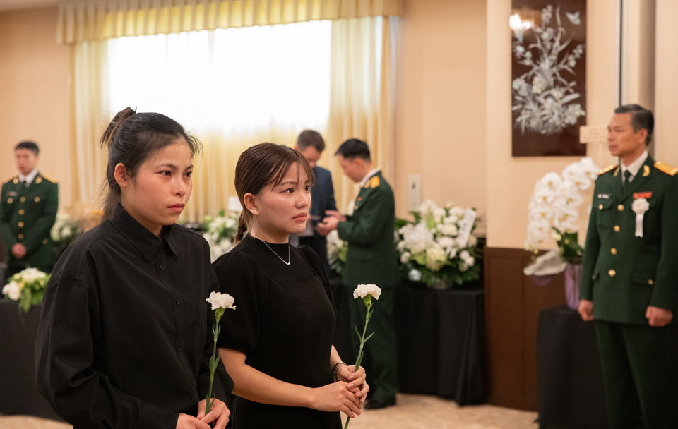 Kiều bào Việt Nam tại Nhật Bản viếng Tổng Bí thư Nguyễn Phú Trọng. (Ảnh: Nhóm phóng viên TTXVN tại Nhật Bản)