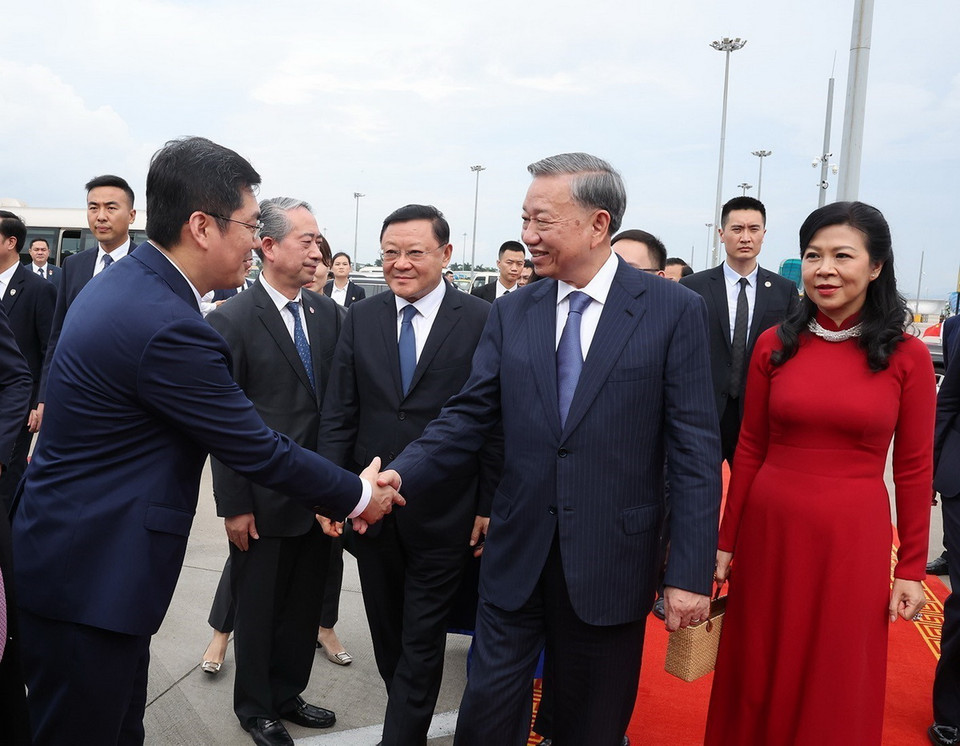 Lễ tiễn Tổng Bí thư, Chủ tịch nước Tô Lâm và Phu nhân tại Sân bay quốc tế Bạch Vân, thành phố Quảng Châu, tỉnh Quảng Đông. (Ảnh: Trí Dũng/TTXVN)