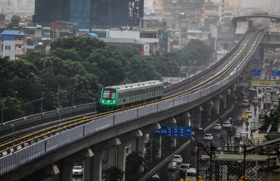 Theo tính toán, đoàn tàu đi từ ga Cát Linh đến ga Yên Nghĩa (Hà Đông) sẽ mất 23 phút, qua 12 nhà ga. (Ảnh: Thành Đạt/TTXVN)
