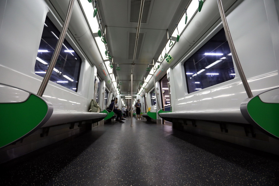  Nội thất phía trong đoàn tàu Cát Linh-Hà Đông. (Ảnh: Huy Hùng/TTXVN)