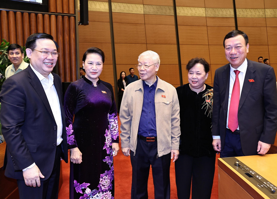 Tổng Bí thư, Chủ tịch nước Nguyễn Phú Trọng, Chủ tịch Quốc hội Nguyễn Thị Kim Ngân với các đại biểu Quốc hội. (Ảnh: Phương Hoa/TTXVN)