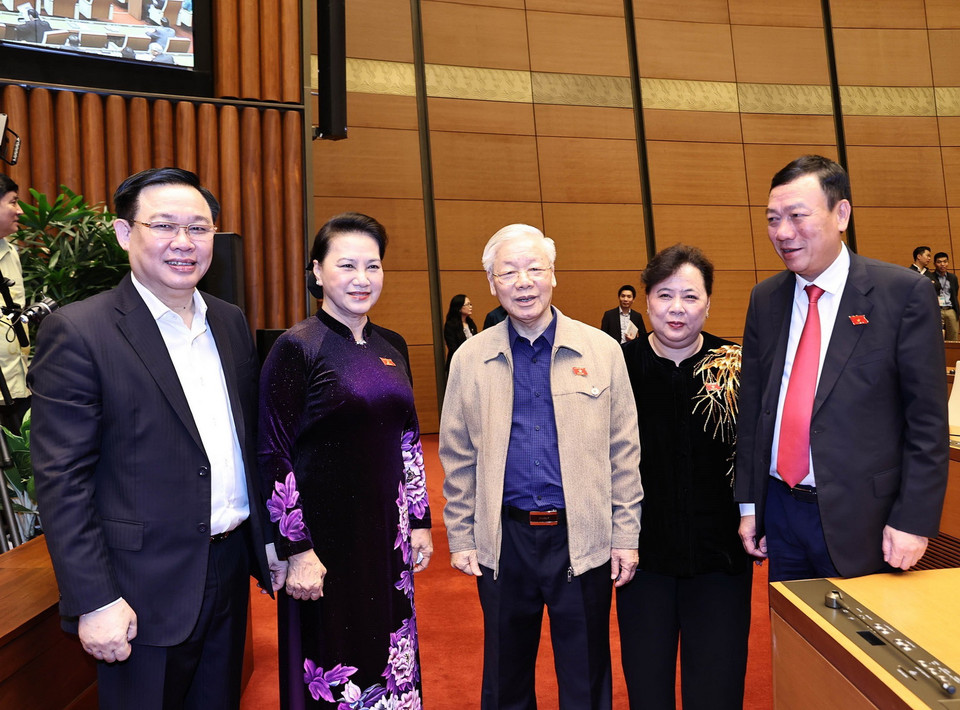 Tổng Bí thư, Chủ tịch nước Nguyễn Phú Trọng, Chủ tịch Quốc hội Nguyễn Thị Kim Ngân với các đại biểu Quốc hội. (Ảnh: Phương Hoa/TTXVN)