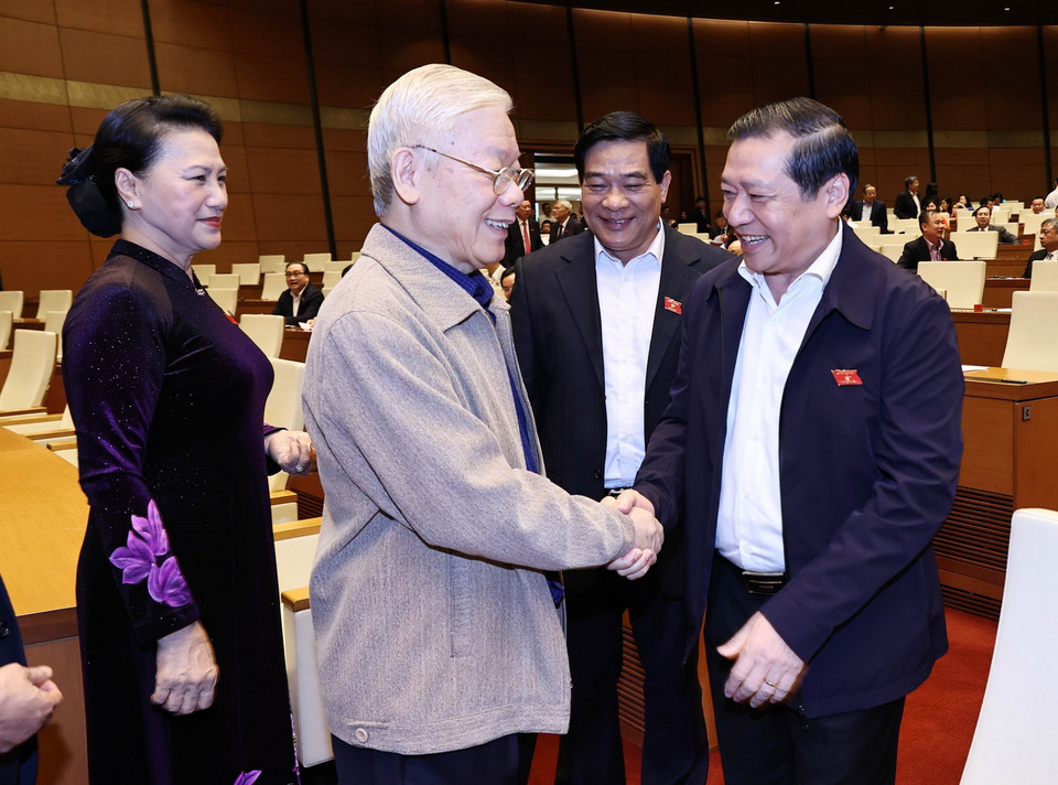 Tổng Bí thư, Chủ tịch nước Nguyễn Phú Trọng, Chủ tịch Quốc hội Nguyễn Thị Kim Ngân với các đại biểu Quốc hội. (Ảnh: Phương Hoa/TTXVN)