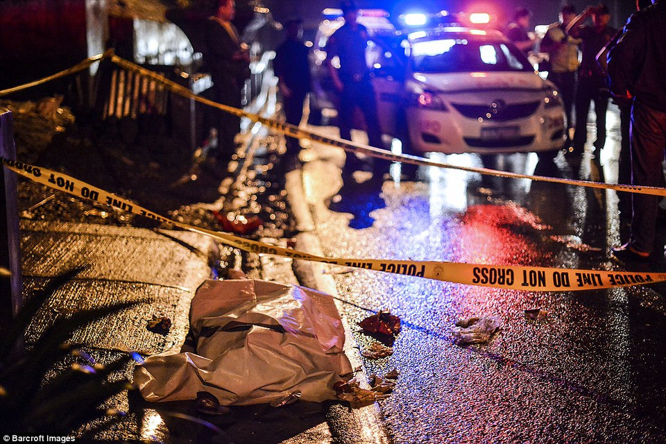 Gần 1.000 người đã bị giết kể từ khi Tổng thống Rodrigo Duterte nắm quyền và phát động cuộc chiến chống ma túy. (Nguồn: Daily Mail)