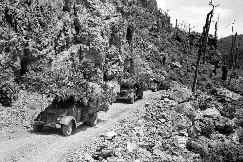 Tuyến vận tải Tây Trường Sơn chạy qua 7 tỉnh của Lào trong kháng chiến chống Mỹ là huyết mạch vận chuyển bộ đội, khí tài từ miền Bắc vào chiến trường miền Nam. (Ảnh: Lương Nghĩa Dũng/TTXVN)