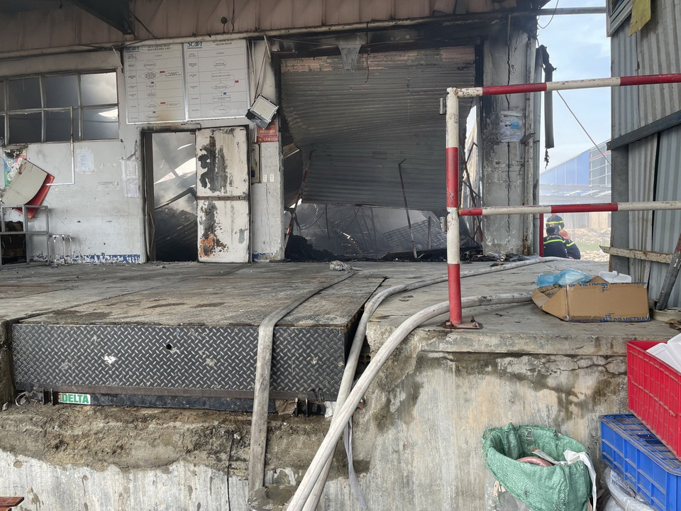  Vụ cháy đã gây hư hỏng cơ sở vật chất của phân xưởng may mặc của Công ty Scavi Huế. (Ảnh: Mai Trang/TTXVN)