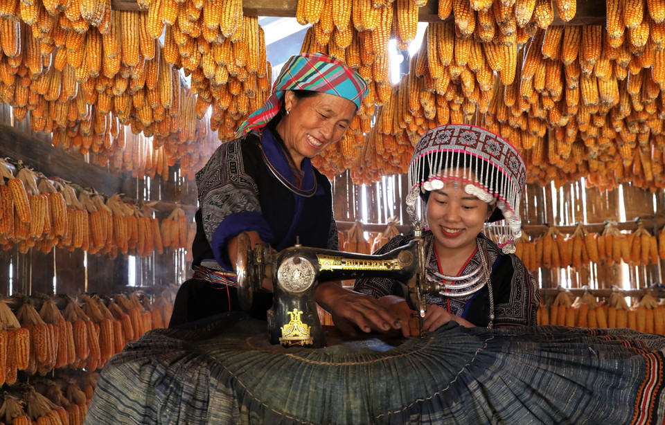 Với không gian đặc biệt, nhà ngô Màng Mủ thu hút nhiều du khách đến check-in. (Ảnh: Tuấn Anh/TTXVN)