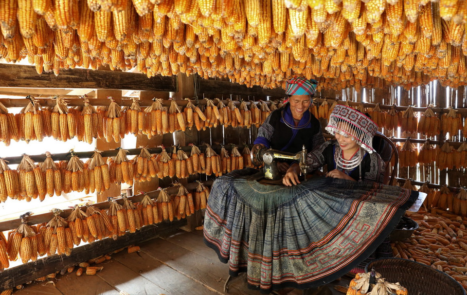 Với không gian đặc biệt, nhà ngô Màng Mủ thu hút nhiều du khách đến check-in. (Ảnh: Tuấn Anh/TTXVN)