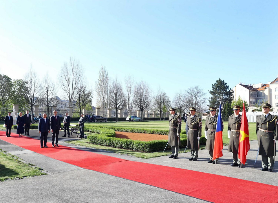 Lễ đón chính thức được tổ chức trọng thể tại Phủ Thủ tướng, Thủ đô Praha sáng 17/4 (theo giờ địa phương). (Ảnh: Thống Nhất/TTXVN)