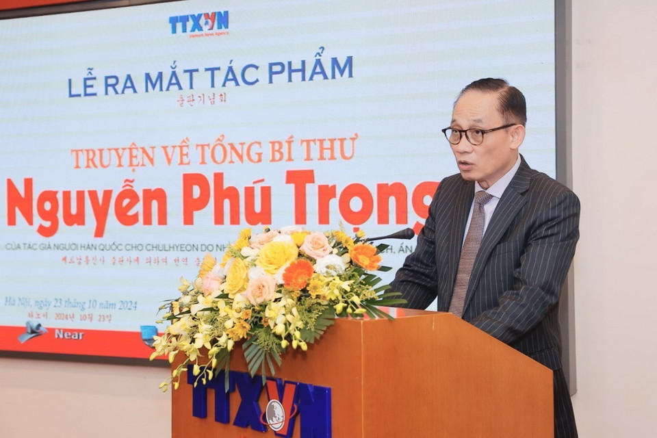 Bí thư Trung ương Đảng, Trưởng ban Đối ngoại Trung ương Lê Hoài Trung phát biểu. (Ảnh: Minh Quyết/TTXVN)