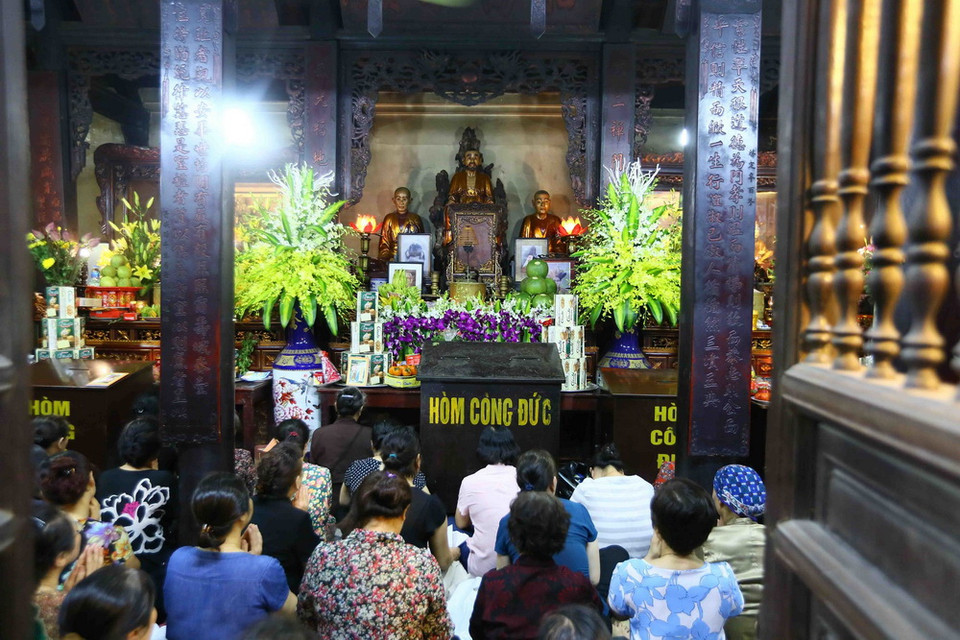  Rất đông người dân tham dự lễ cầu an, báo hiếu tại chùa Phúc Khánh, Hà Nội. (Ảnh: Quang Quyết/TTXVN)