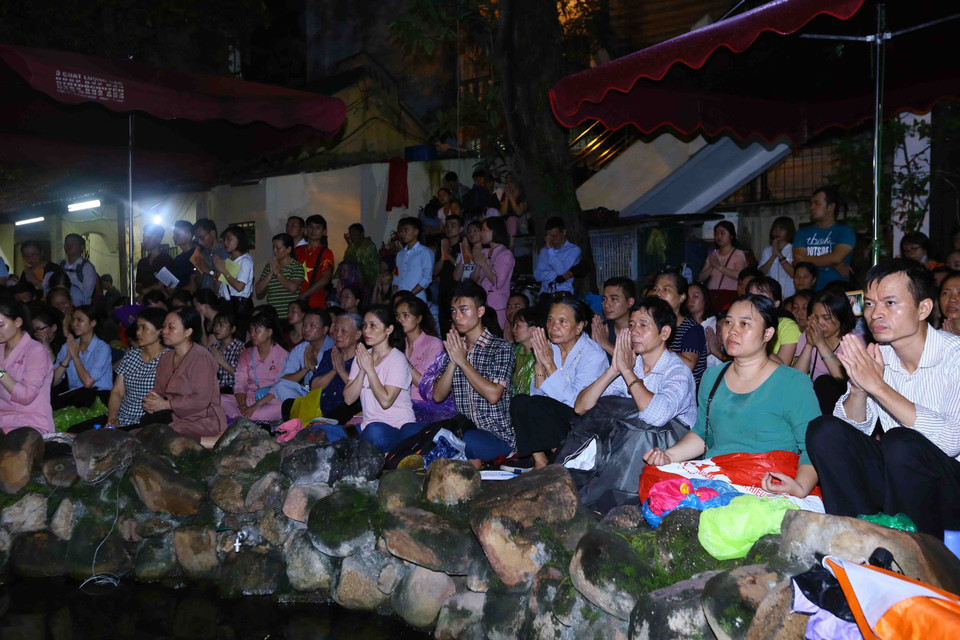Ngày Rằm tháng Bảy còn được gọi là Lễ Vu Lan, hay Xá tội vong nhân, hoặc Cúng cô hồn (Ảnh: Quang Quyết/TTXVN)