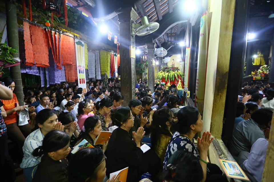 Đây là tín ngưỡng thờ cúng được gìn giữ trong hàng trăm năm qua của dân tộc ta (Ảnh: Quang Quyết/TTXVN)