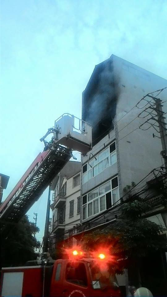 Toàn bộ tầng 4, 5, 6 của ngôi nhà đã bị cháy đen hoàn toàn. (Ảnh: Minh Sơn/Vietnam+)