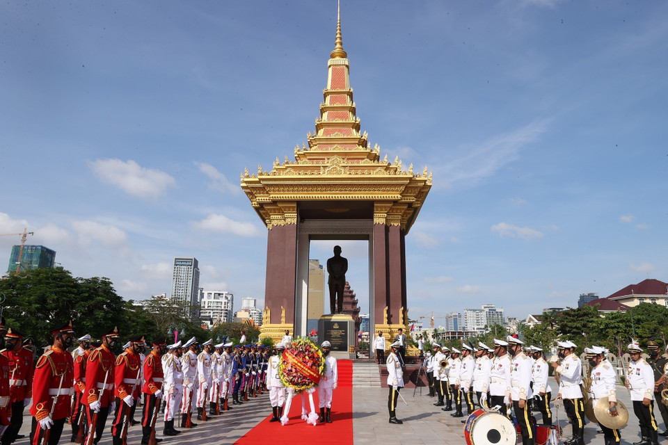 Tượng đài cố Quốc vương Norodom Sihanouk. (Ảnh: Dương Giang/TTXVN)