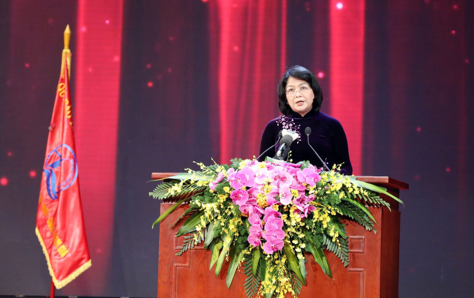  Phó Chủ tịch nước Đặng Thị Ngọc Thịnh, Phó Chủ tịch thứ nhất Hội đồng thi đua-Khen thưởng Trung ương phát biểu tại buổi lễ. (Ảnh: Anh Tuấn/TTXVN)