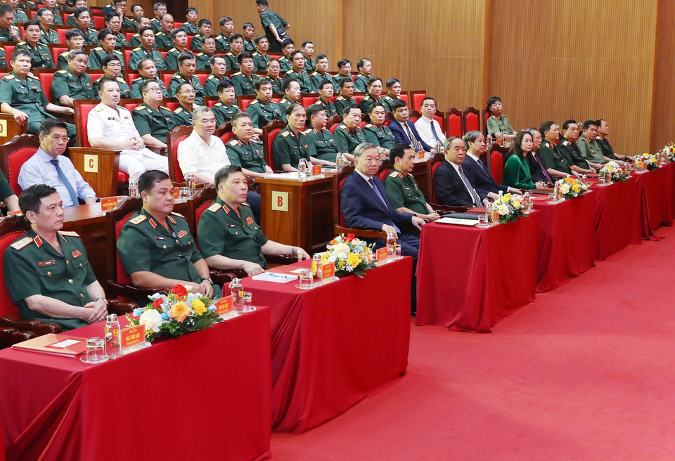 Tổng Bí thư, Chủ tịch nước Tô Lâm và các đại biểu dự Lễ khai giảng năm học 2024-2025 của Học viện Quốc phòng. (Ảnh: Lâm Khánh/TTXVN)