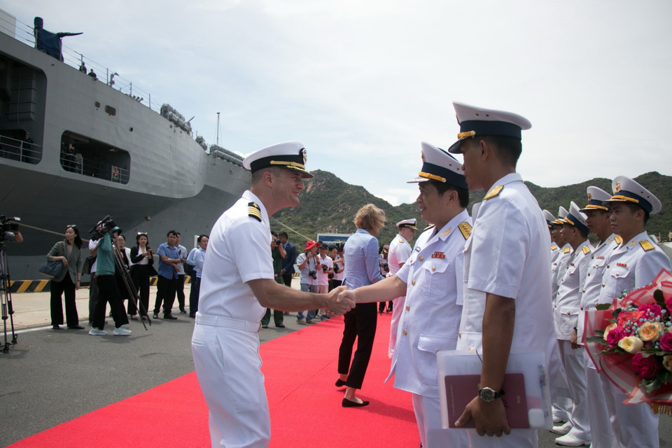 Các thuyền viên thuộc Hạm đội 7 Hải quân Hoa Kỳ. (Ảnh: Đặng Tuấn/TTXVN)