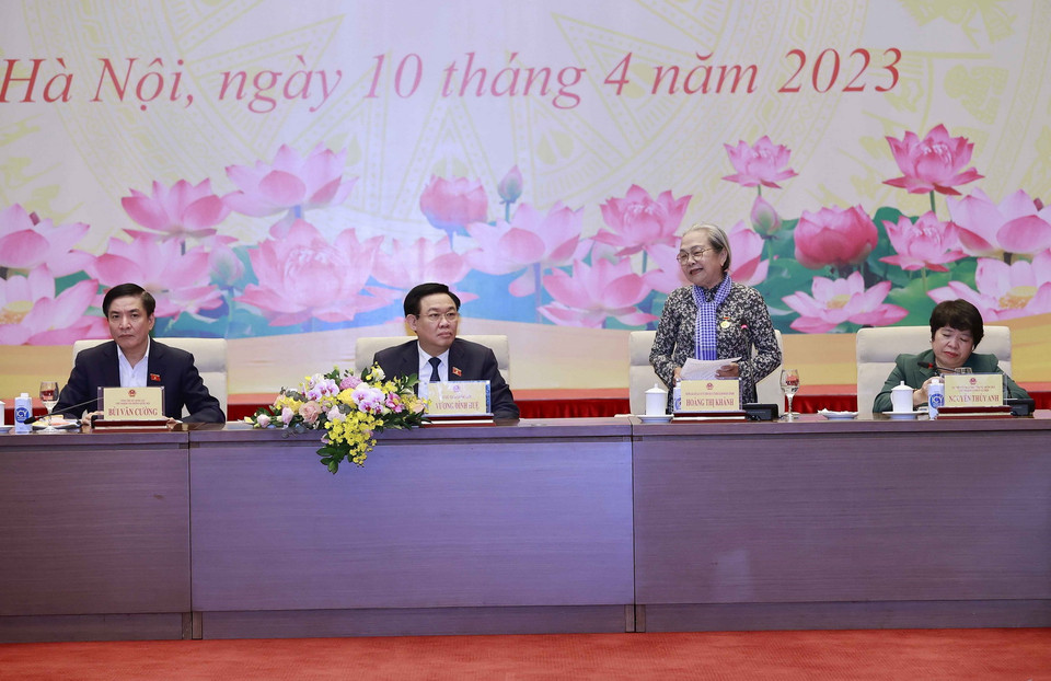 Bà Hoàng Thị Khánh, Trưởng Ban liên lạc cựu tù chính trị và Tù binh TP Hồ Chí Minh phát biểu. (Ảnh: Doãn Tấn/TTXVN)