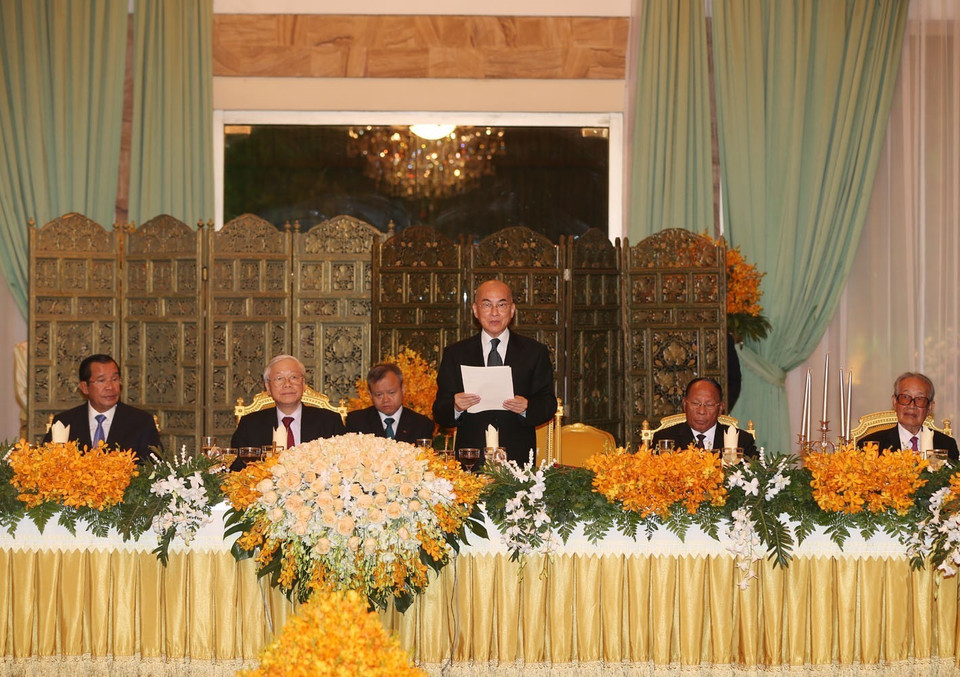 Quốc vương Campuchia Norodom Sihamoni đọc Diễn văn chào mừng Tổng Bí thư, Chủ tịch nước Nguyễn Phú Trọng. (Ảnh: Trí Dũng/TTXVN)