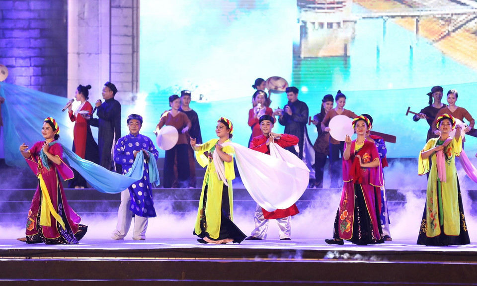 Tiết mục trình diễn hát Dân ca Ví, Giặm tại Liên hoan các Di sản Văn hóa Phi vật thể Đại diện Nhân loại. (Ảnh: Trung Kiên/TTXVN)