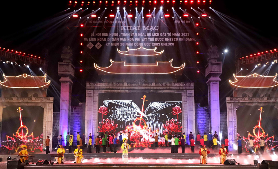 Tiết mục trình diễn Đờn ca tài tử tại Liên hoan các Di sản Văn hóa Phi vật thể Đại diện Nhân loại. (Ảnh: Trung Kiên/TTXVN)