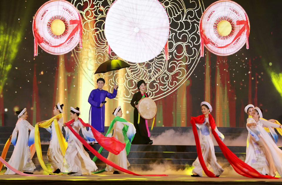 Tiết mục trình diễn Dân ca quan họ Bắc Ninh tại Liên hoan các Di sản Văn hóa Phi vật thể Đại diện Nhân loại. (Ảnh: Trung Kiên/TTXVN)